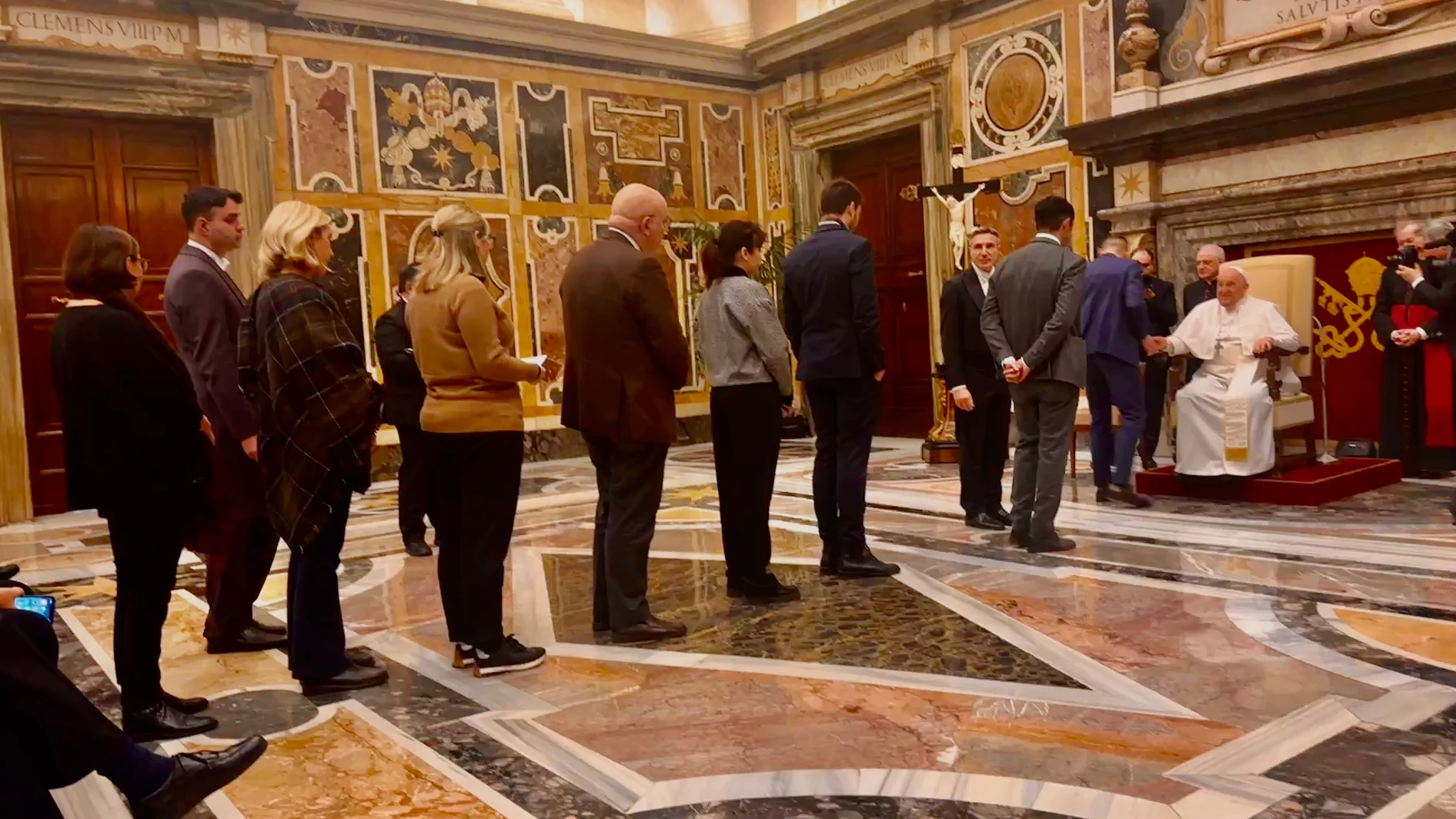 El Papa Francisco con los periodistas que cubren la información de la Santa Sede