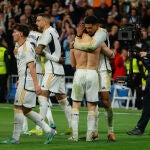 Bellingham abraza a Carvajal tras su gol al Almería