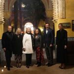 Hillary Clinton baila La Macarena junto con Los del Río en el palacio de Dueñas