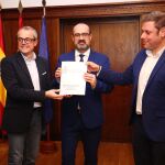 El alcalde de Ponferrada, Marco Morala, junto al primer teniente de alcalde, Iván Alonso, y el concejal de Hacienda, Luis A. Moreno 