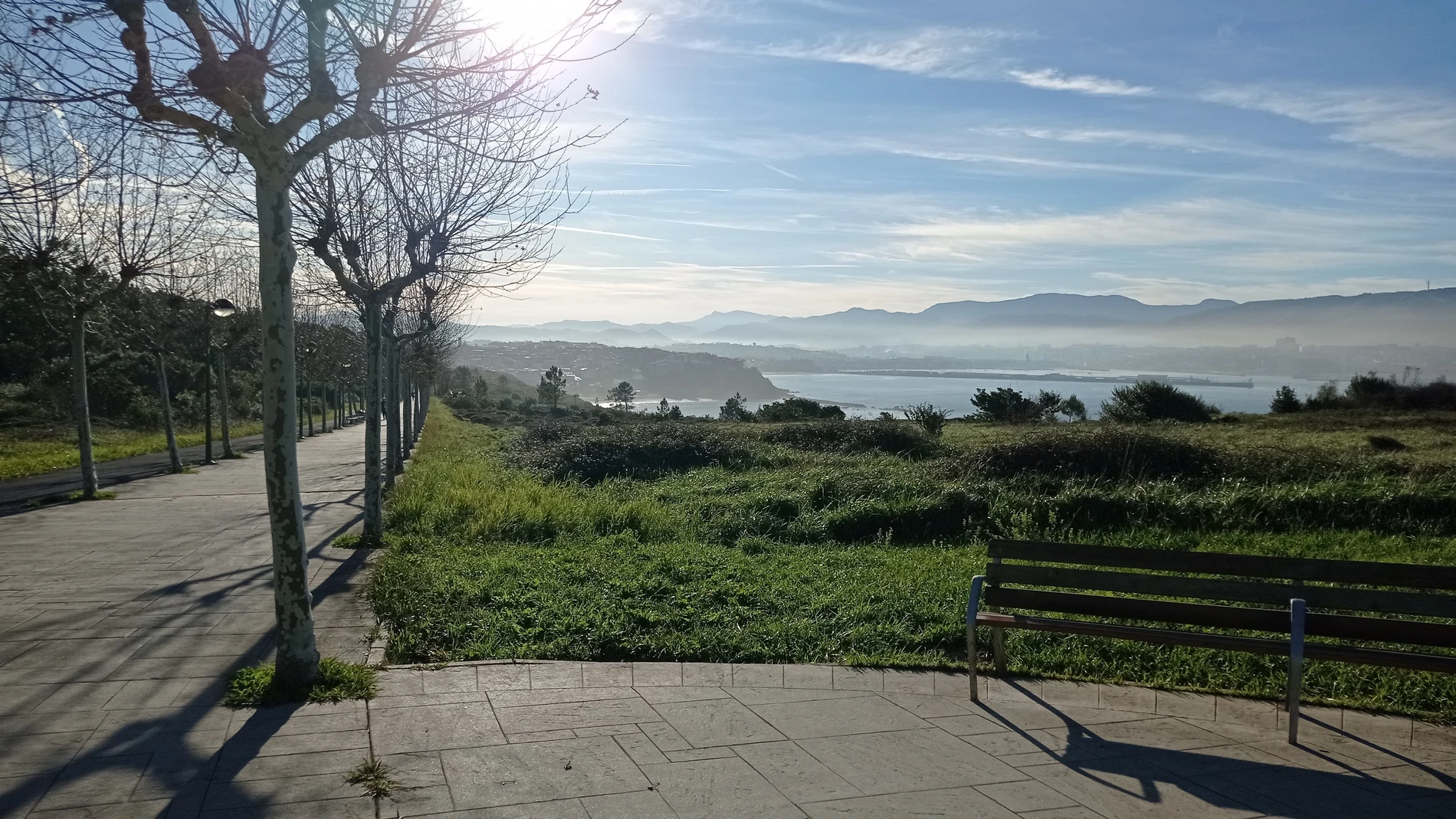 Día soleado en Vizcaya desde La Galea (Getxo).