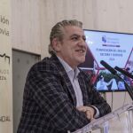 El diputado del Área de Cultura, Juventud y Deportes, José María Bravo, presentan el plan
