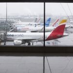 Aviones de Air Europa e Iberia en el aeropuerto Adolfo Suarez Madrid Barajas.