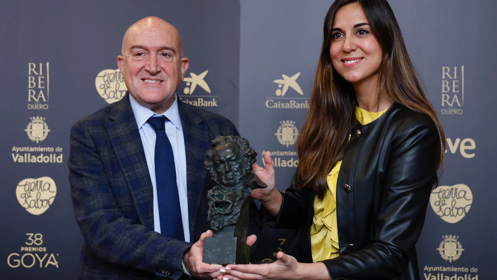 El alcalde Jesús Julio Carnero y la concejala Blanca Jiménez presentan las actividades previas a la ceremonia de "Los Goya"