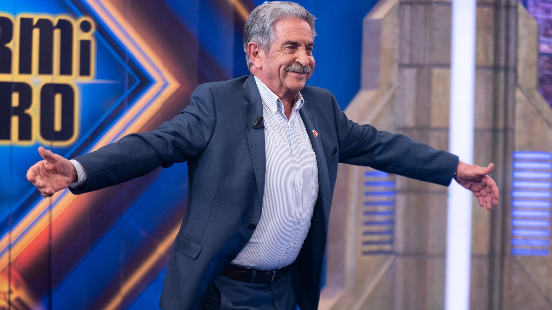 Entrada triunfal de Miguel Ángel Revilla a 'El Hormiguero'