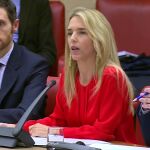 Álvarez de Toledo acusa al Gobierno de "cómplice del terrorismo"