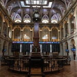 Economía/Bolsa.- El Ibex 35 baja un 0,37% en la apertura y mantiene los 9.900 puntos atento a la reunión del BCE