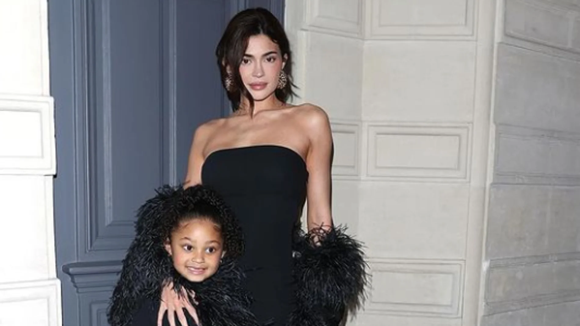 Kylie Jenner y su hija Stormi derrochan elegancia y glamour en el desfile de Alta Costura de Valentino