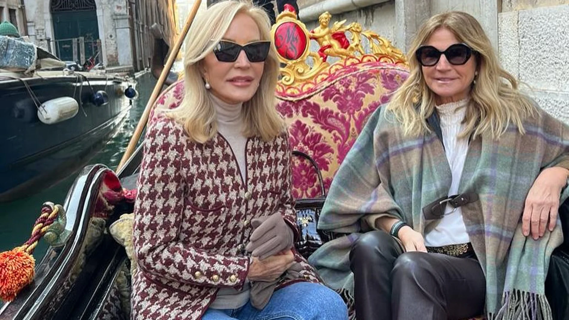 Carmen Lomana en Venecia con un estilismo ideal.