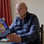 El psicólogo clínico, Amado Ramírez, lee un pasaje de su último libro "Decidir dilemas emocionales. Equilibrar valores"