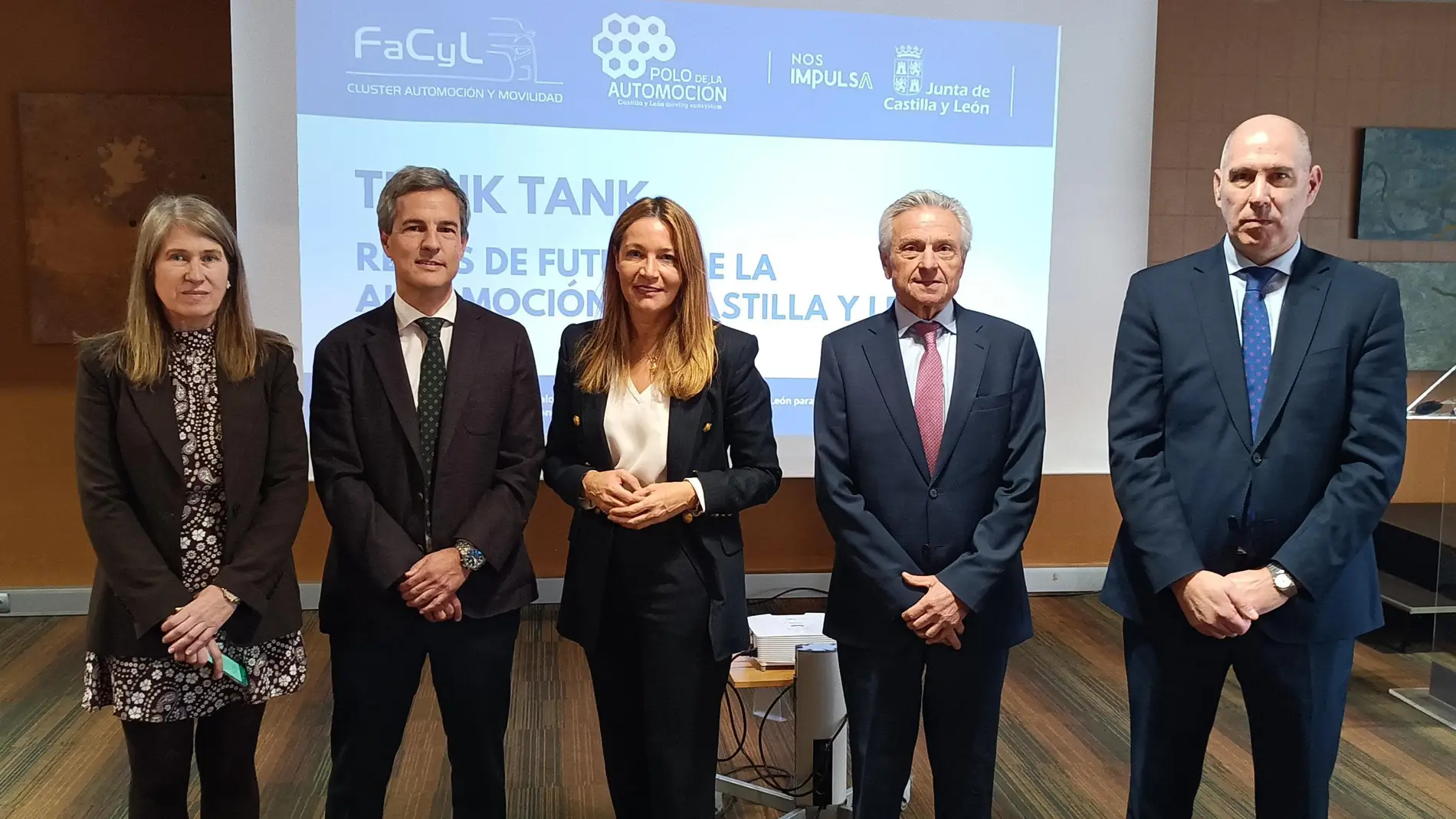 Participantes en el la jornada "Retos del futuro de la automoción de Castilla y León"