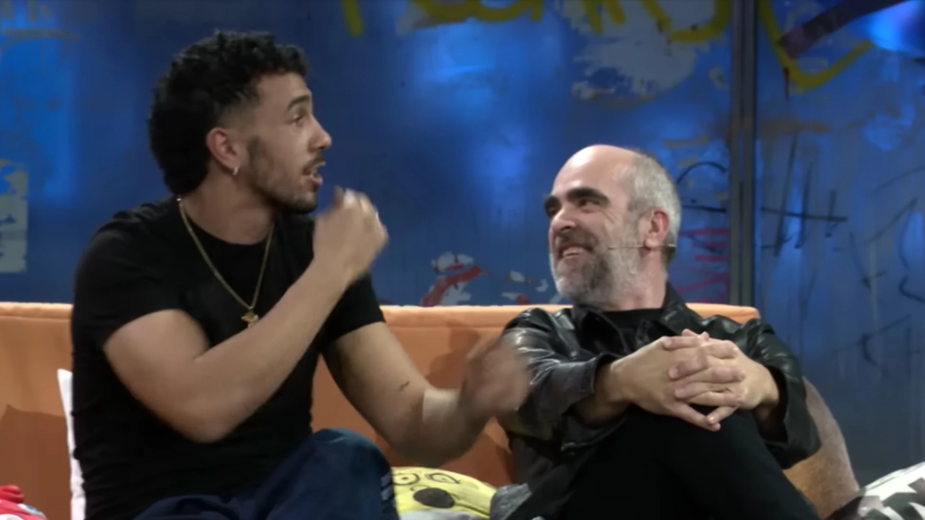 Los actores Naourdin Batán y Luis Tosar en 'La Resistencia'