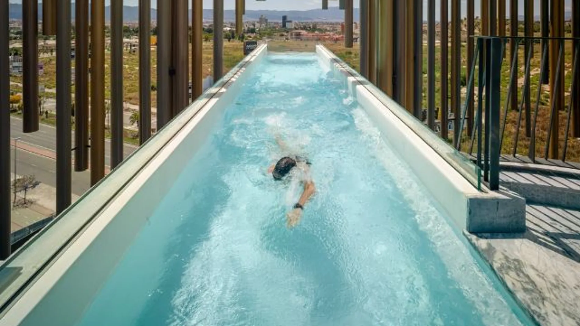 La piscina voladiza más grande de Europa está en España
