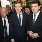 Mañueco junto a Feijóo y Santona en Fitur