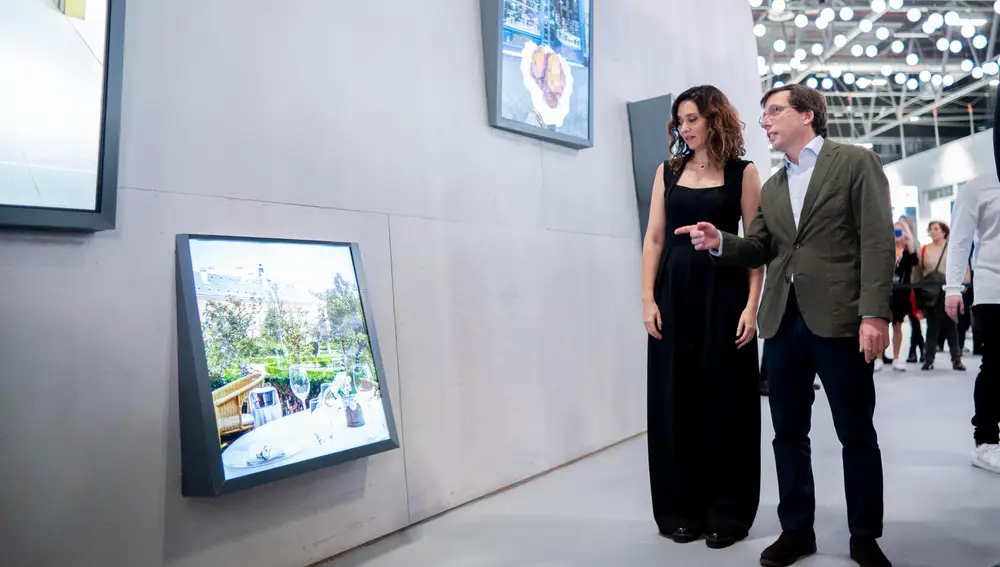 Ayuso y Almeida participan en la celebración del Día de Madrid en Fitur 2024