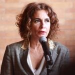 La vicepresidenta primera y ministra de Hacienda, María Jesús Montero, este viernes en declaraciones a los medios en Sevilla.