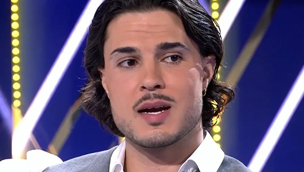 Carlo Costanzia se sienta en '¡De viernes!' y asegura que tiene buena relación con sus padres