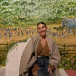 Alba Díaz con poncho