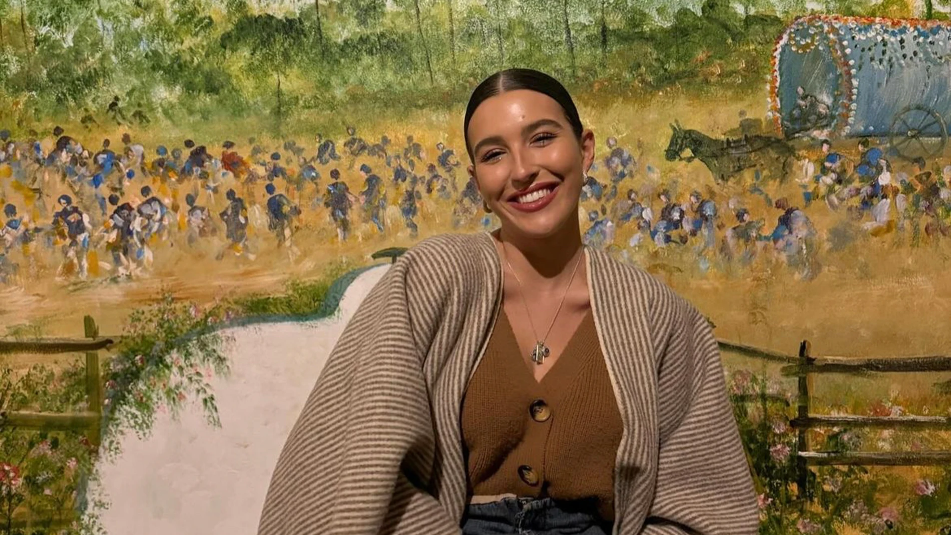 Alba Díaz con poncho