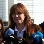 La presidenta de Junts, Laura Borràs, en declaraciones a los periodistas en Igualada (Barcelona)