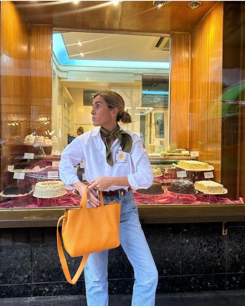 Los pañuelos dan el toque original a los looks más básicos