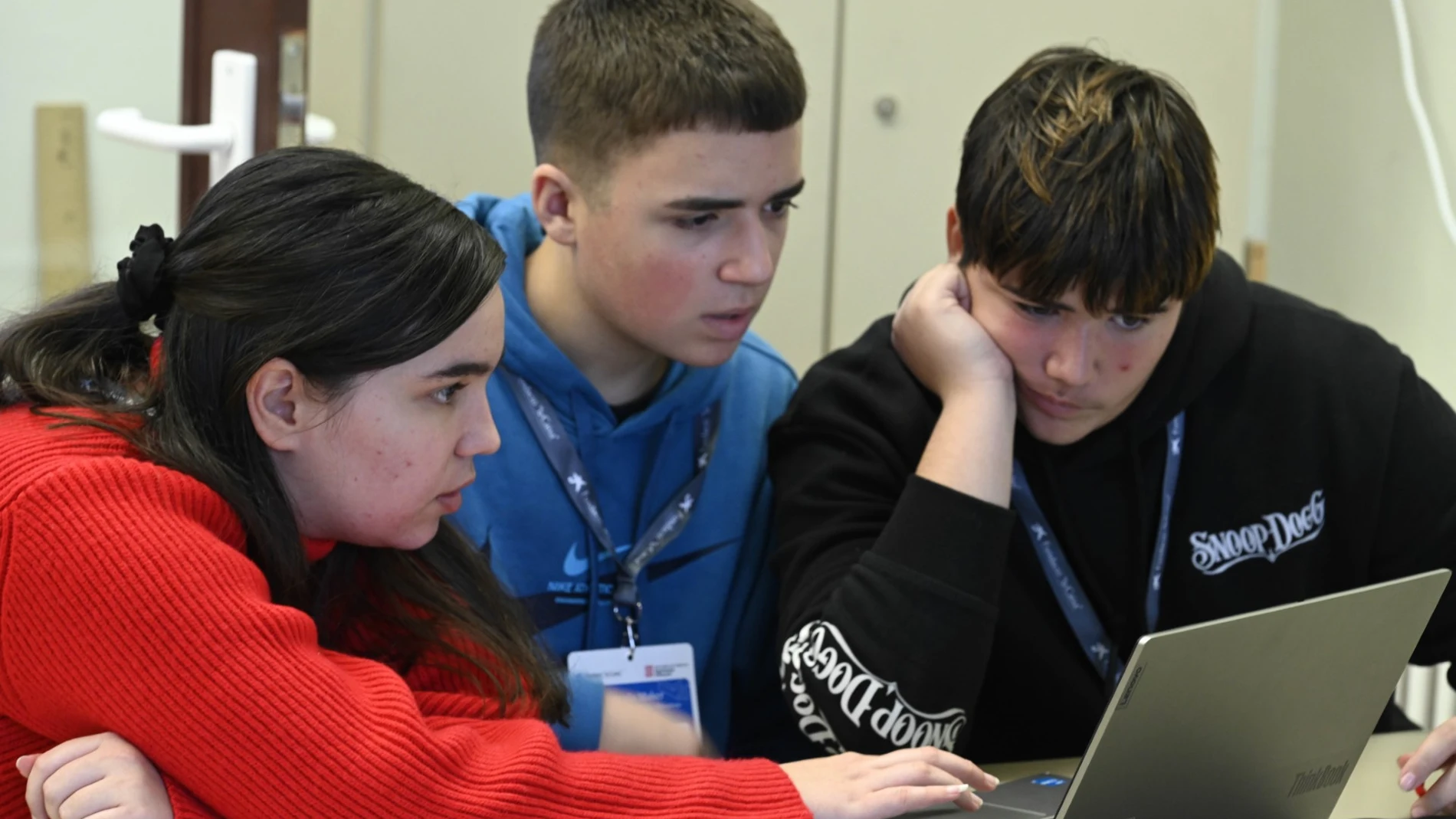Once estudiantes MIT ejercen de profesores en centros de Barcelona con la metodología "maker" como referente