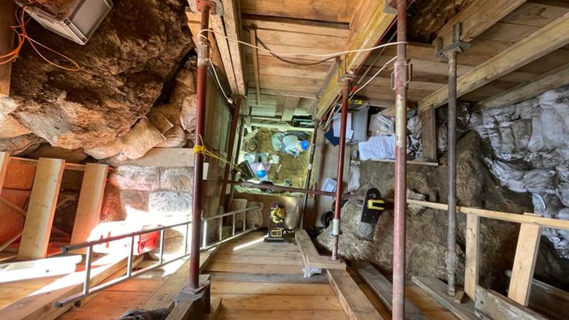 Excavadores a 8 metros de profundidad