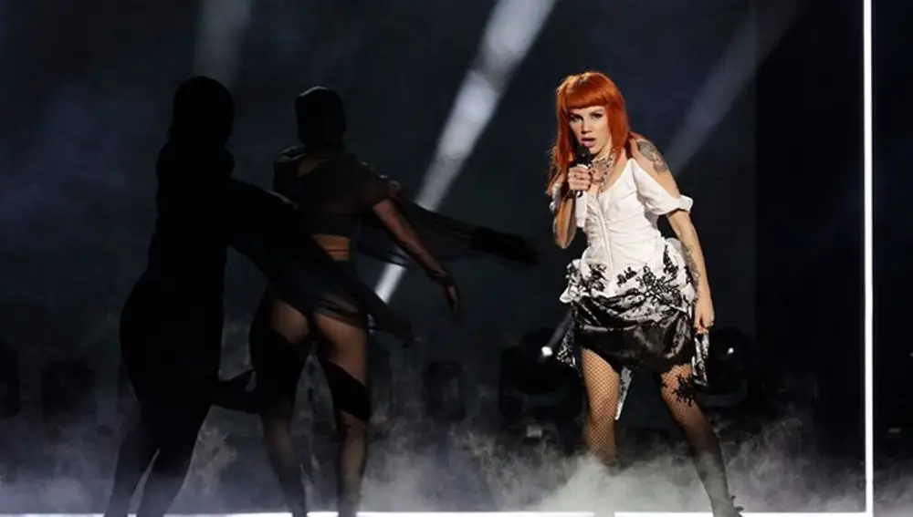 Angy Fernández durante su actuación en el Benidorm Fest 2024