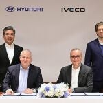 Hyundai Iveco Group eLCV supply agreement Seoul Jaehoon Chang President CEO HMC Gerrit Marx CEO Iveco Group Ken Ramírez EVP Head Global CV HMC Luca Sra President Truck BU IVG.