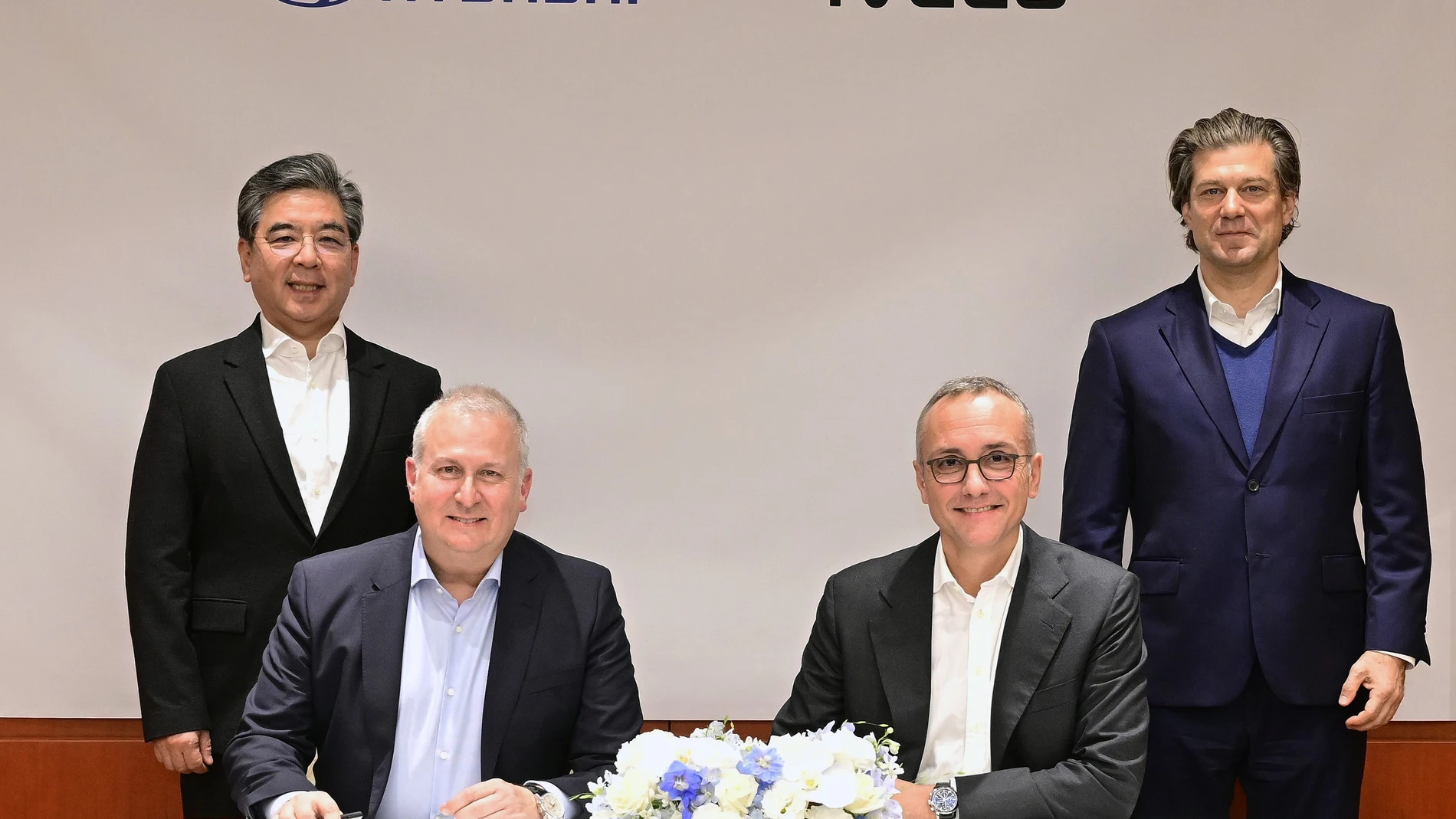 Hyundai Iveco Group eLCV supply agreement Seoul Jaehoon Chang President CEO HMC Gerrit Marx CEO Iveco Group Ken Ramírez EVP Head Global CV HMC Luca Sra President Truck BU IVG. HYUNDAI 01/02/2024