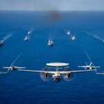 El destructor de misiles guiados USS Daniel K. Inouye, el portaaviones USS Carl Vinson, el destructor de helicópteros JS Ise, y l portaaviones clase Nimitz USS Theodore Roosevelt navegan en formación durante el 31 de enero de 2024