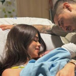 Violeta Magriñán y Fabbio Collorichio con su hija Gia