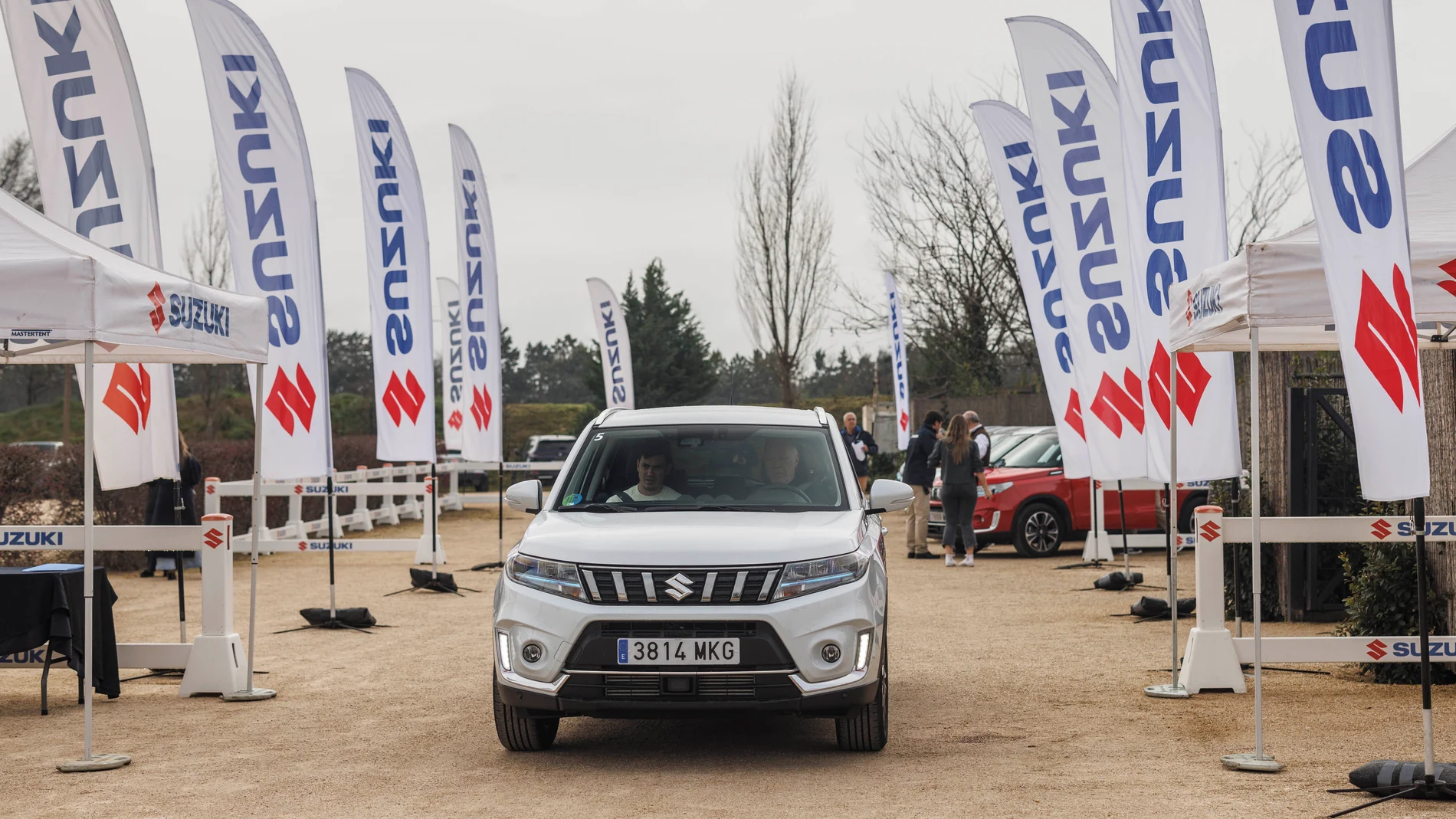 Suzuki dona 3,2 toneladas al Banco de Alimentos