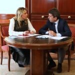El presidente de la Generalitat valenciana, Carlos Mazón, con la presidenta de la Diputación de Castellón, Marta Barrachina