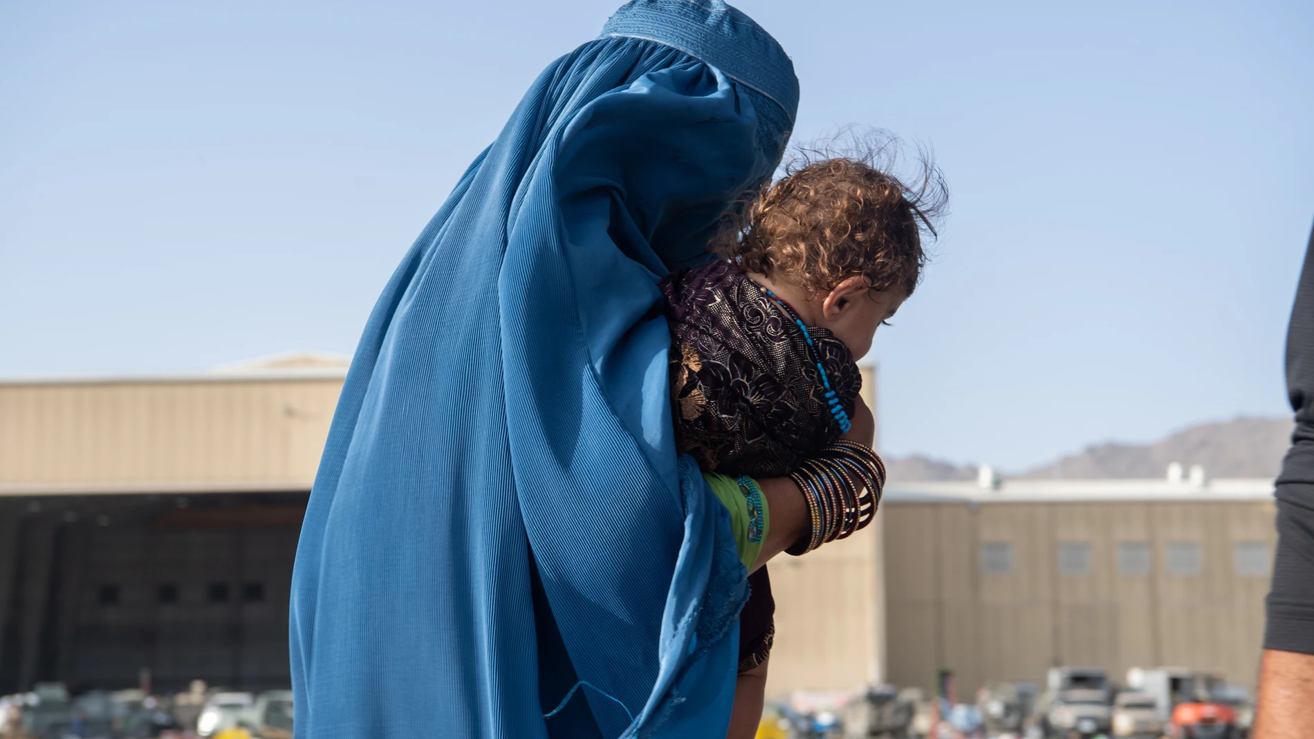 STYLELOCATIONAfghan refugees board a C-17 Globemaster III aircraft for evacuation from Hamid Karzai International Airport during Operation Allies Refuge August 24, 2021 in Kabul, Afghanistan. (Foto de ARCHIVO)24/08/2021