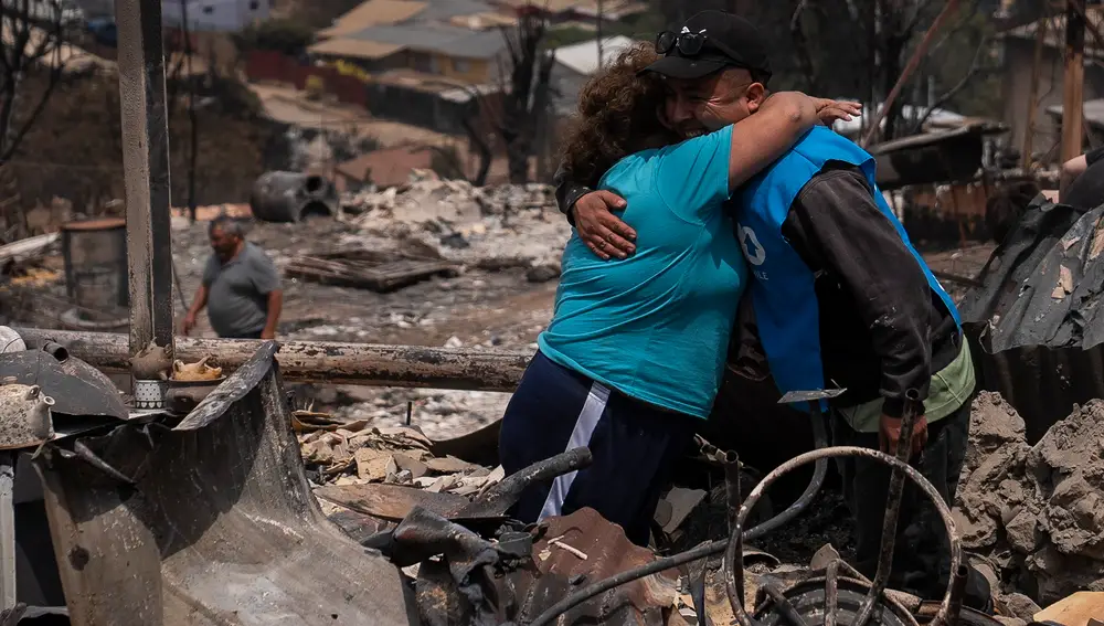 Aumentan a 56 los muertos en los devastadores incendios de Valparaíso en Chile