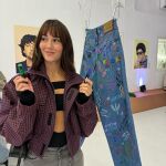 Aitana con un look de lo más dosmilero.