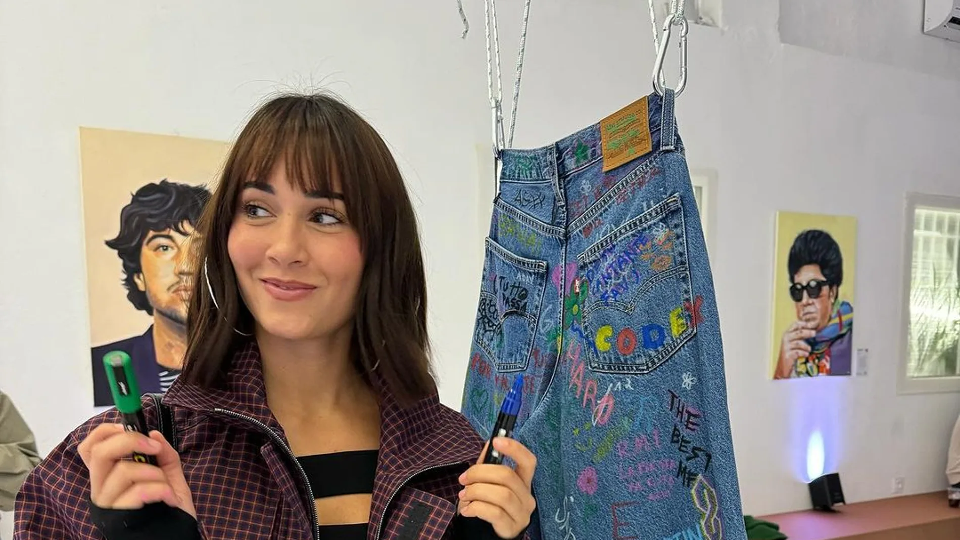 Aitana con un look de lo más dosmilero.
