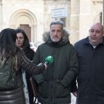 Pedro Muñoz atiende a la prensa a su llegada a la Audiencia Provincial del León