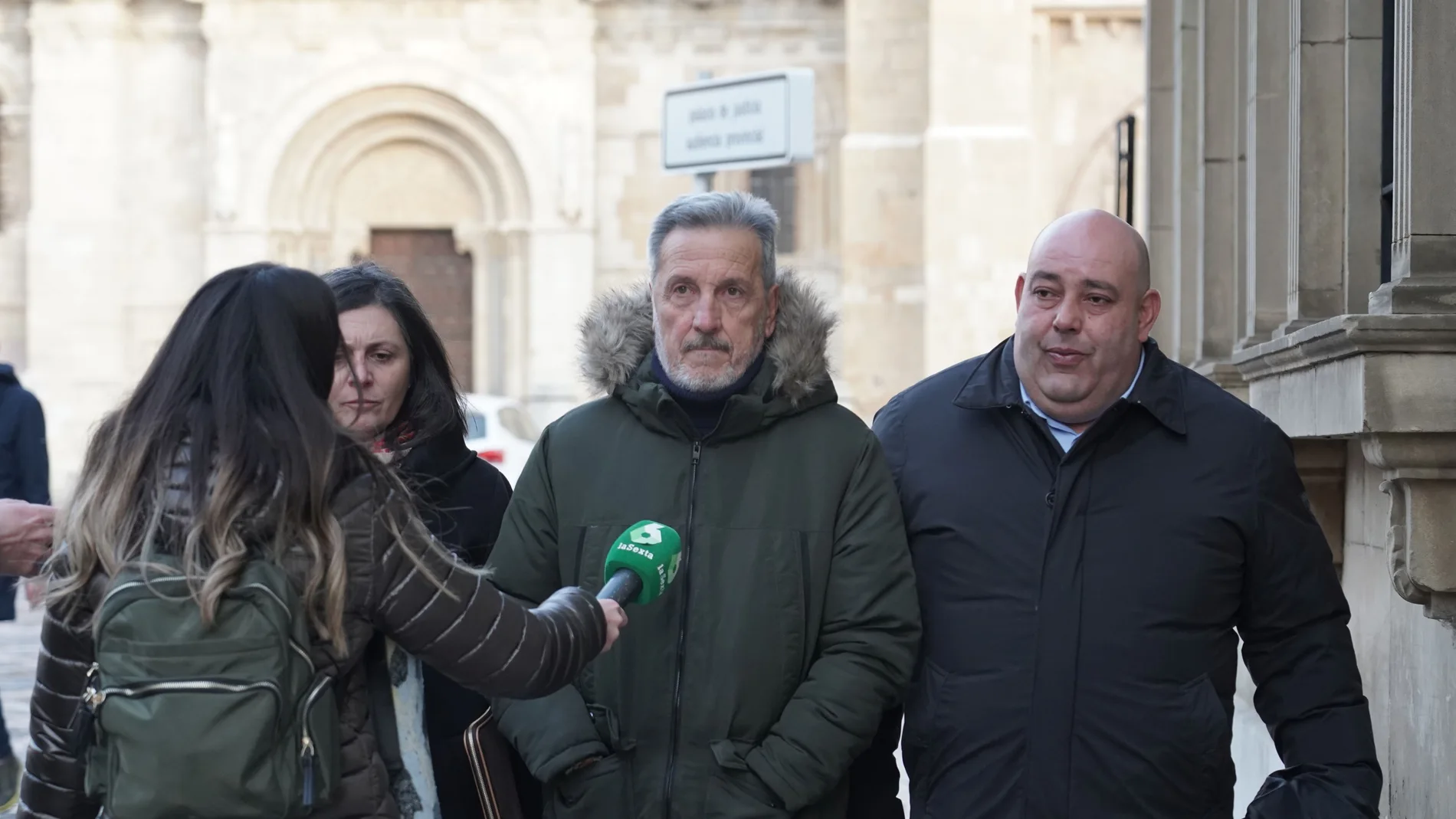 Pedro Muñoz atiende a la prensa a su llegada a la Audiencia Provincial del León