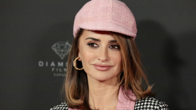 Penélope Cruz y su look en la promoción de 'Ferrari'. 