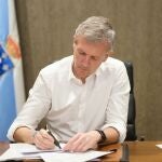 Rueda preparando el debate de esta noche. 