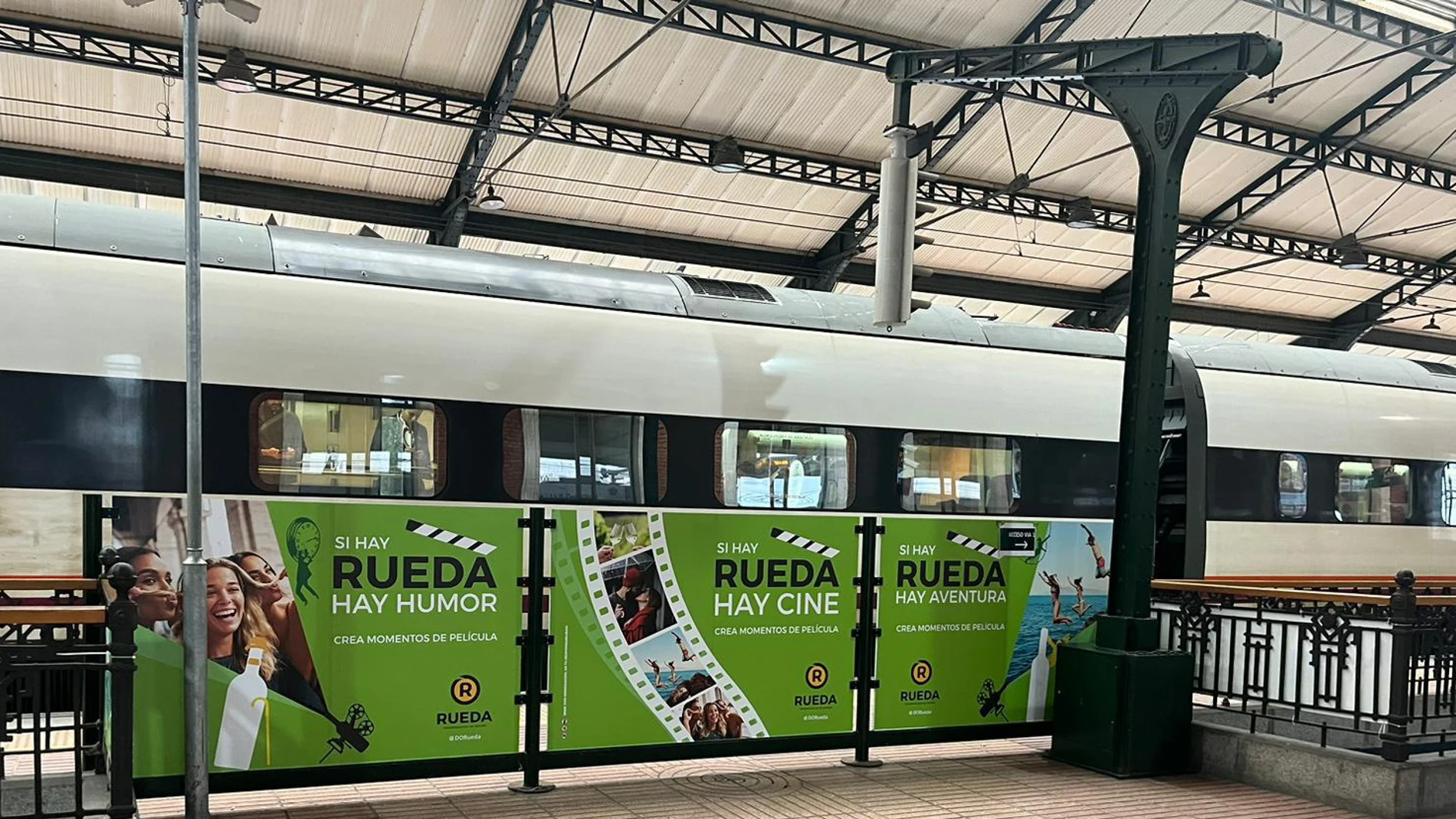 Anuncio de la D.O. Rueda en la estación de trenes de Valladolid