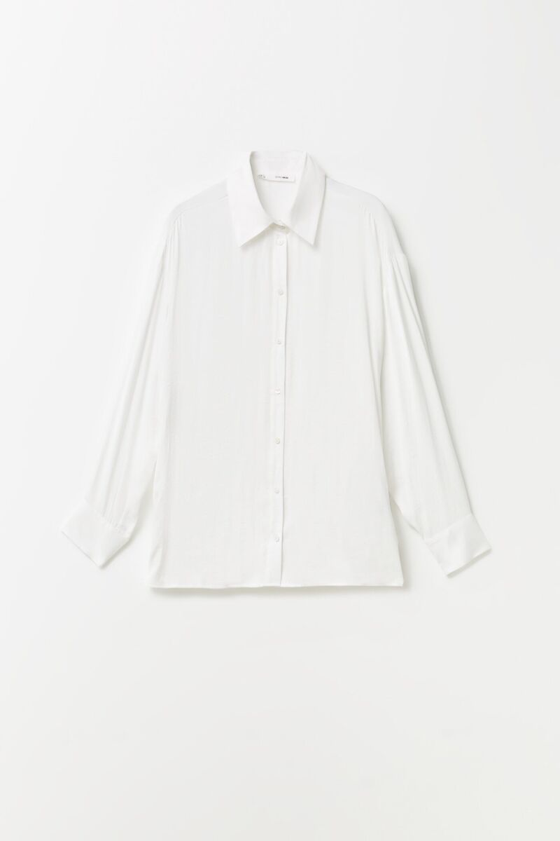 Camisa satinada.