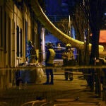 Emergencias trata de localizar a tres vecinos del edificio derrumbado en Badalona