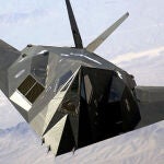 ¿Por qué el caza furtivo F-117 Nighthawk sigue volando si EE.UU. lo retiró en 2008? 