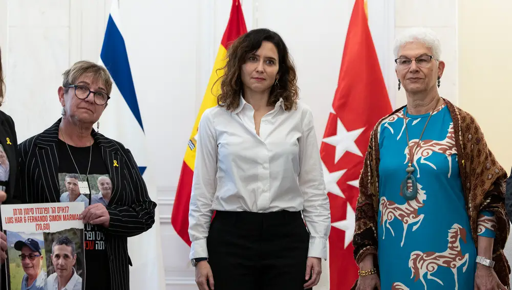 Isabel Díaz Ayuso recibe a Clara Marman, ciudadana israelí secuestrada por Hamás, y a familiares de personas que continúan retenidas en Gaza