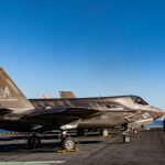 Un F-35 en un portaaviones de EEUU