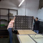 Alumnos del curso “Instalación y mantenimiento de placas fotovoltaicas” durante su formación