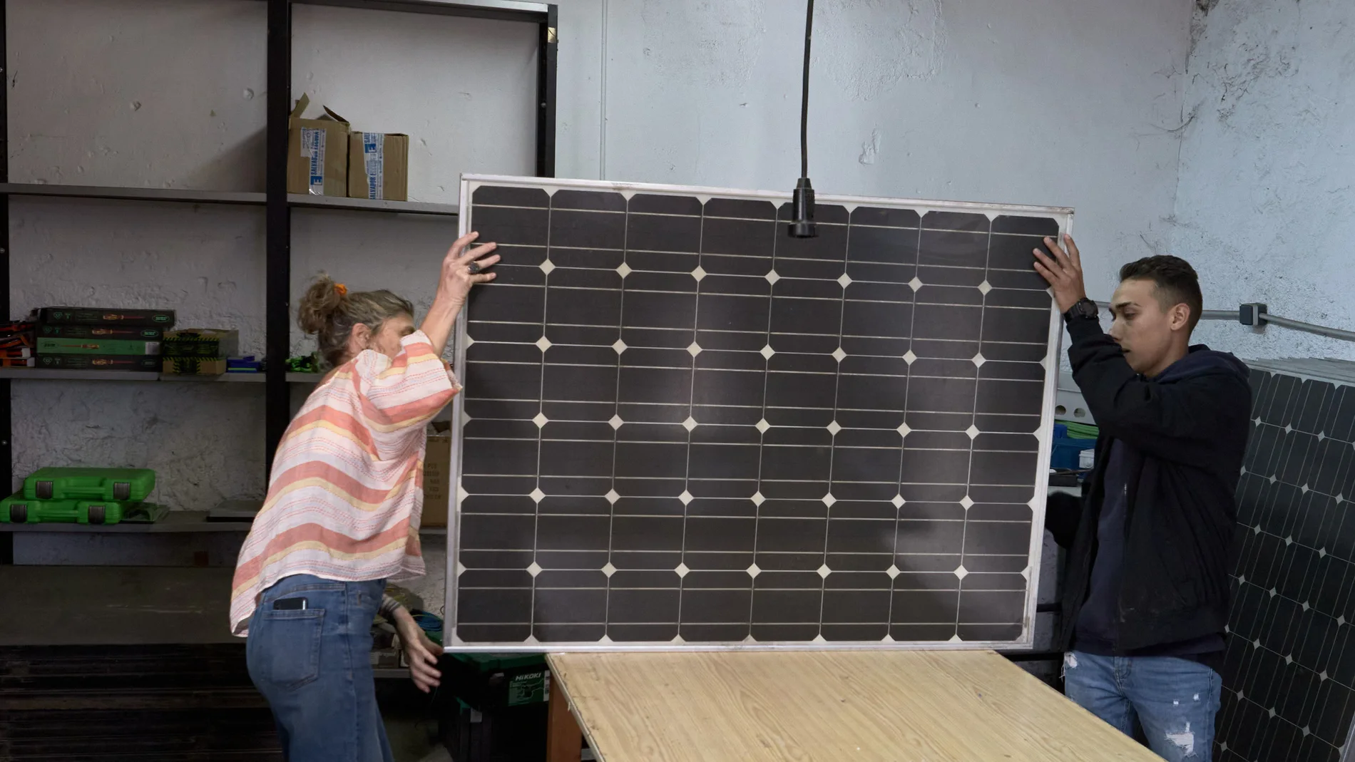 Alumnos del curso “Instalación y mantenimiento de placas fotovoltaicas” durante su formación